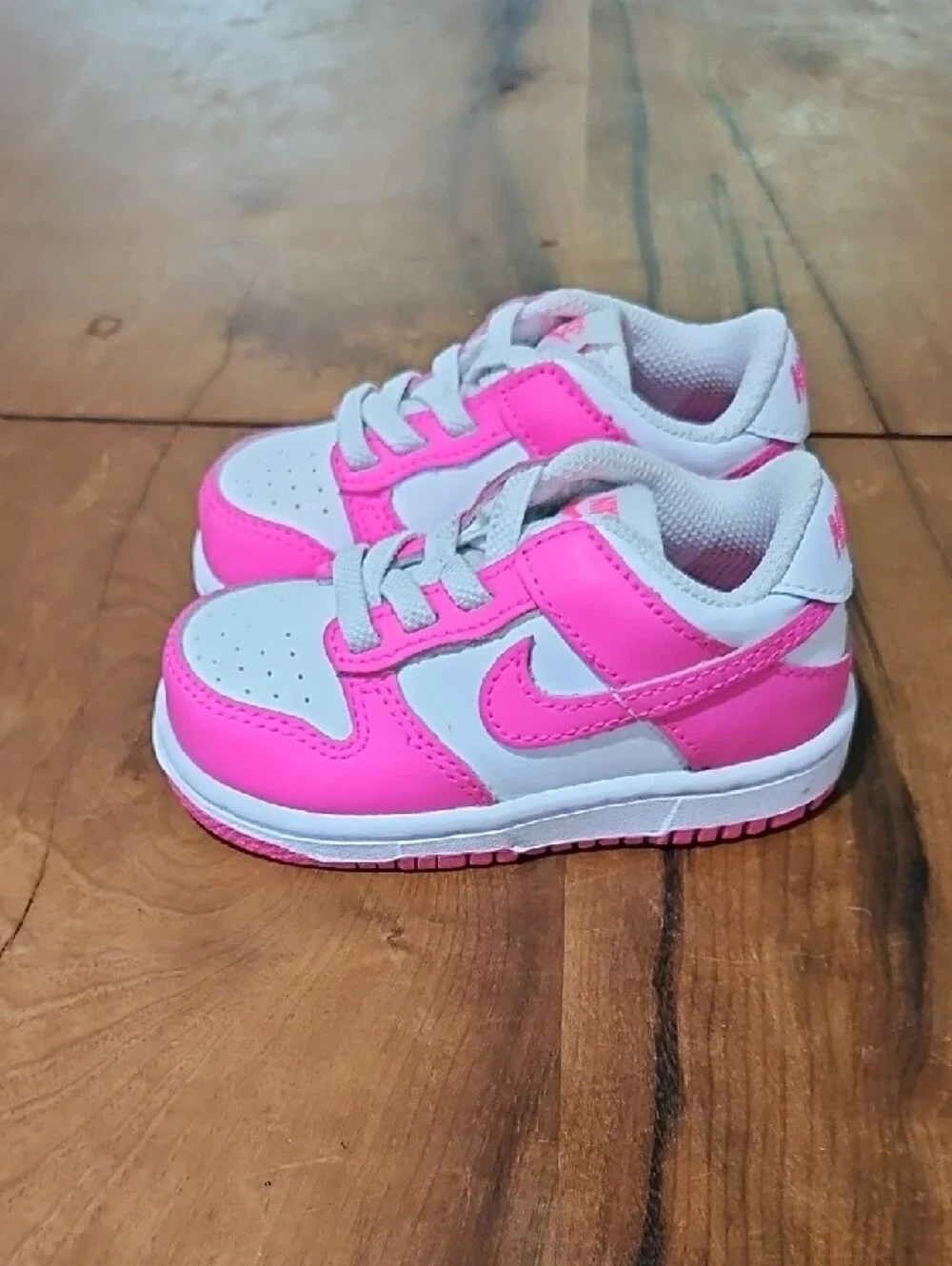 Nike Kids Pink and White Low-Top Sneakers Dunk Lows Sz 5c.  NIB